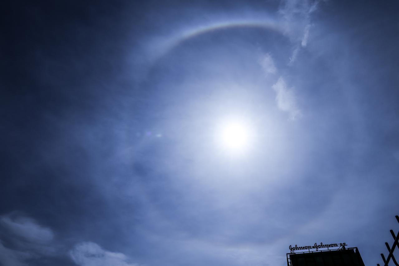 Na nebu iznad Zagreba pojavio se halo oko Sunca 