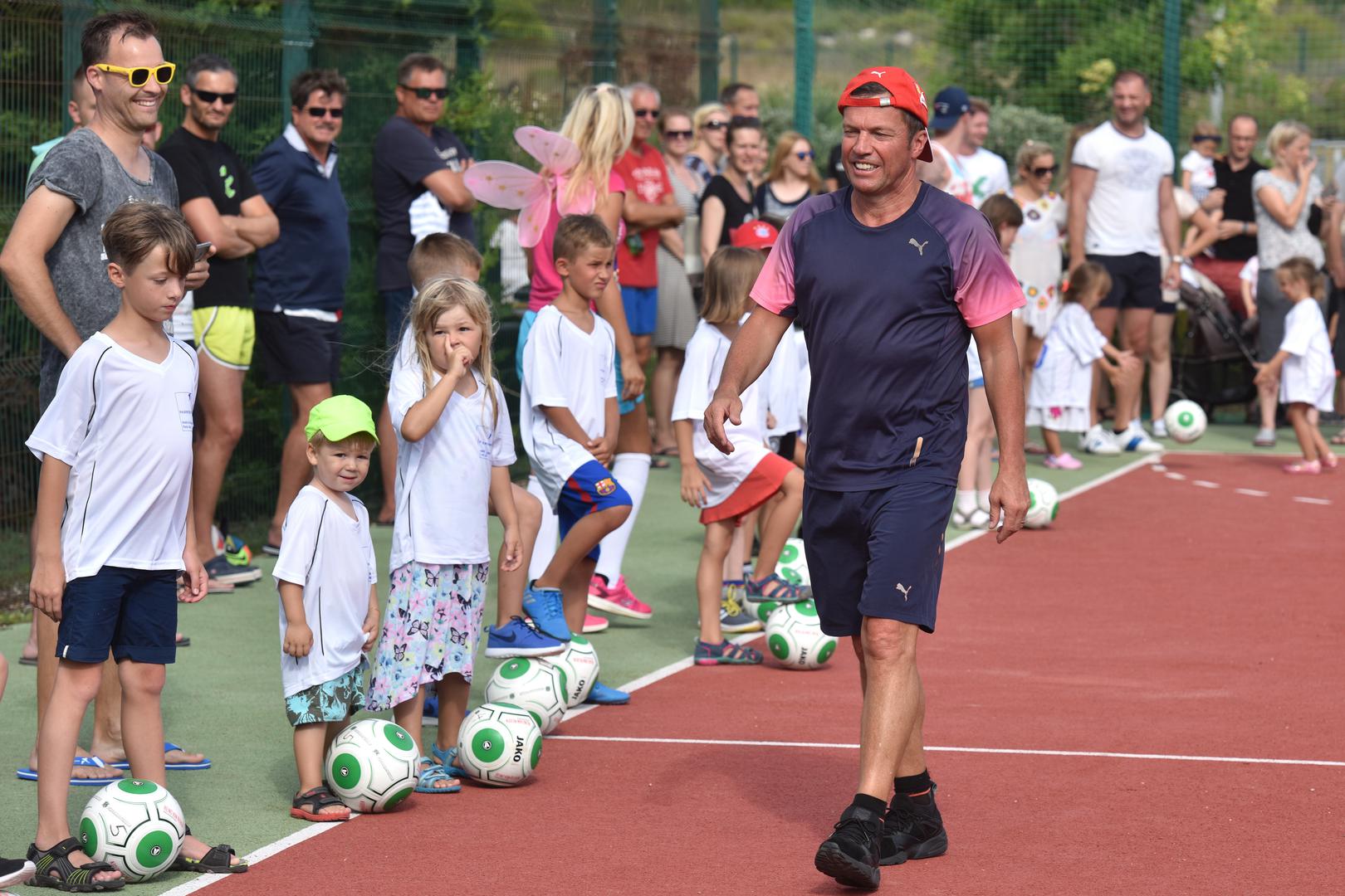 Lothar Matthäus ljetuje u Punta Skali pa je tako u Petrčanima organizirao malu školu nogometa za djecu i tinejdžere.