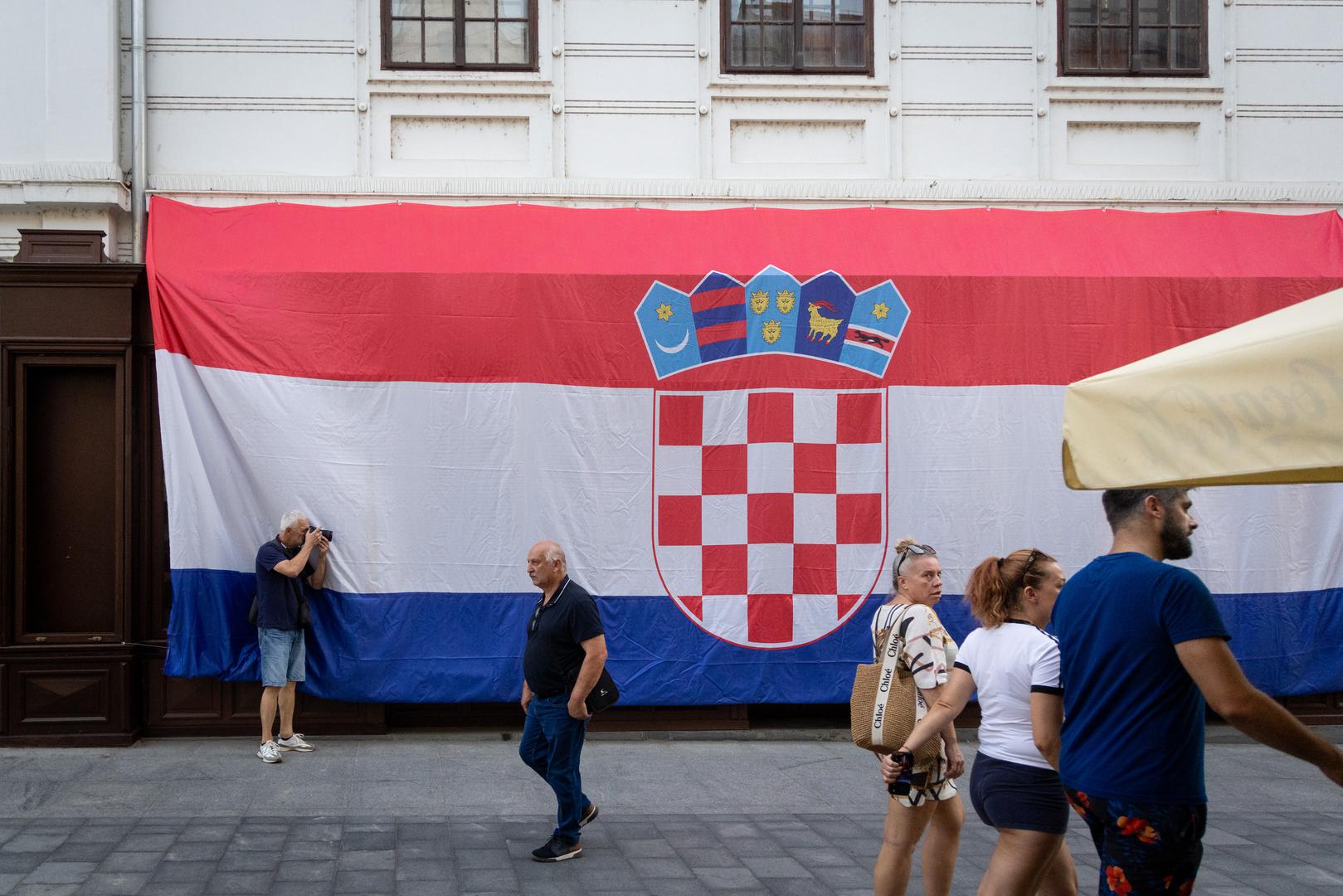 Ulice se pune posjetiteljima koji su u grad stigli iz različitih dijelova Hrvatske, dok se u središtu Vukovara sve više osjeća da je pred gradom veliki događaj.