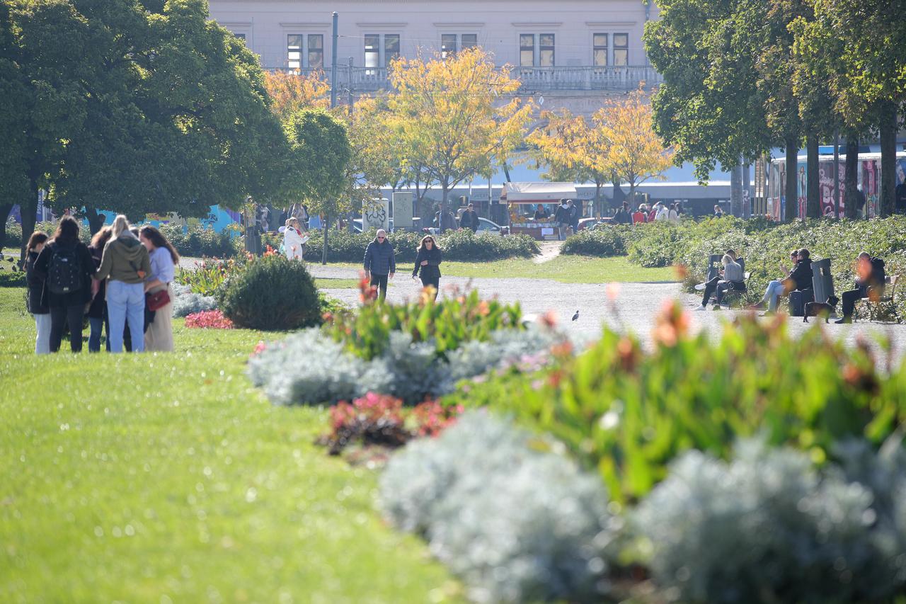 Zagreb: Na Tomislavcu okupanim suncem traži se klupa više