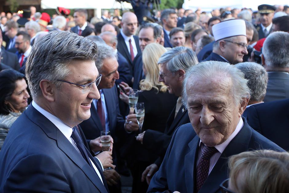 Andrej Plenković i Veljko Bulajić na svečanom prijemu prigodom Dana Državnosti 2018. godine.
