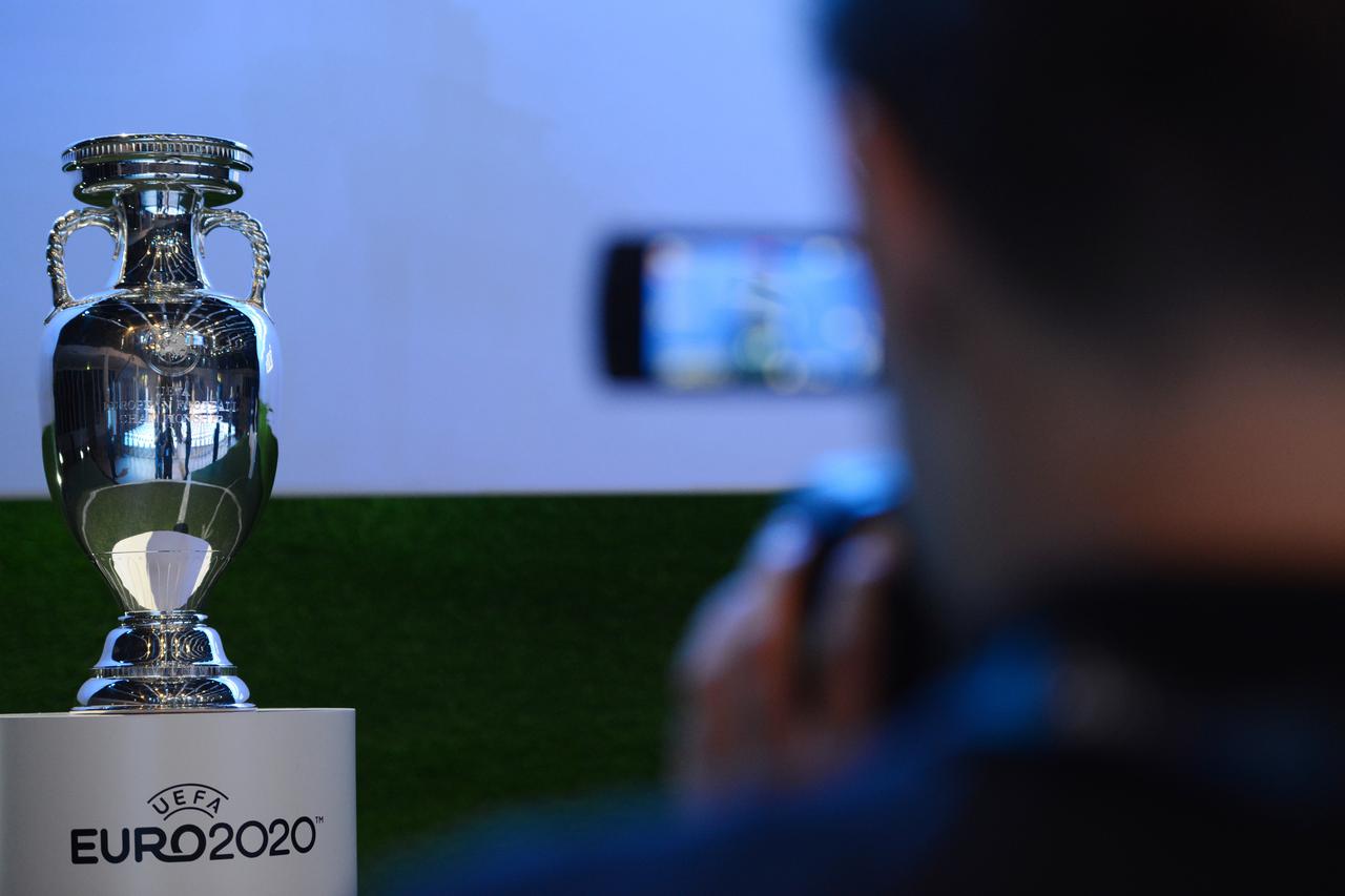 Euro, trofej