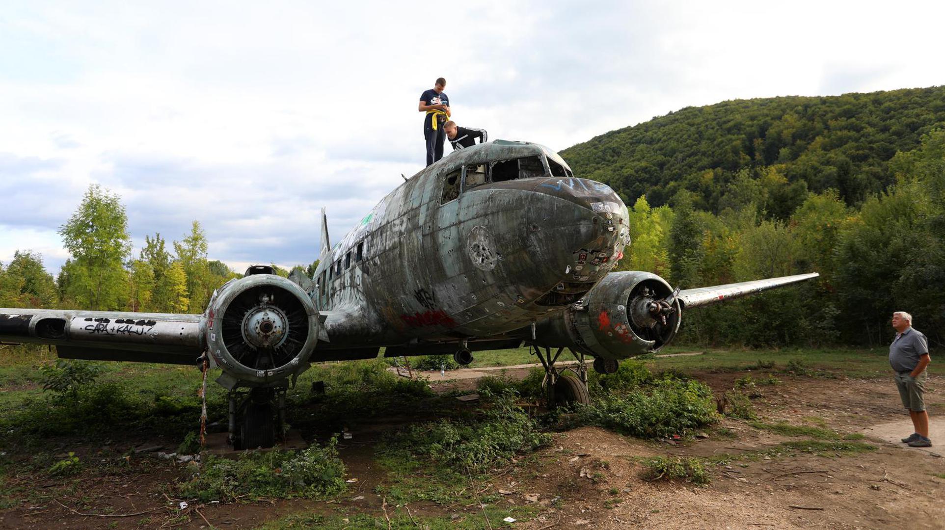 Prema nekima Željava bi se trebala obnoviti, prema drugima trebala bi postati Muzej hladnog rata. 