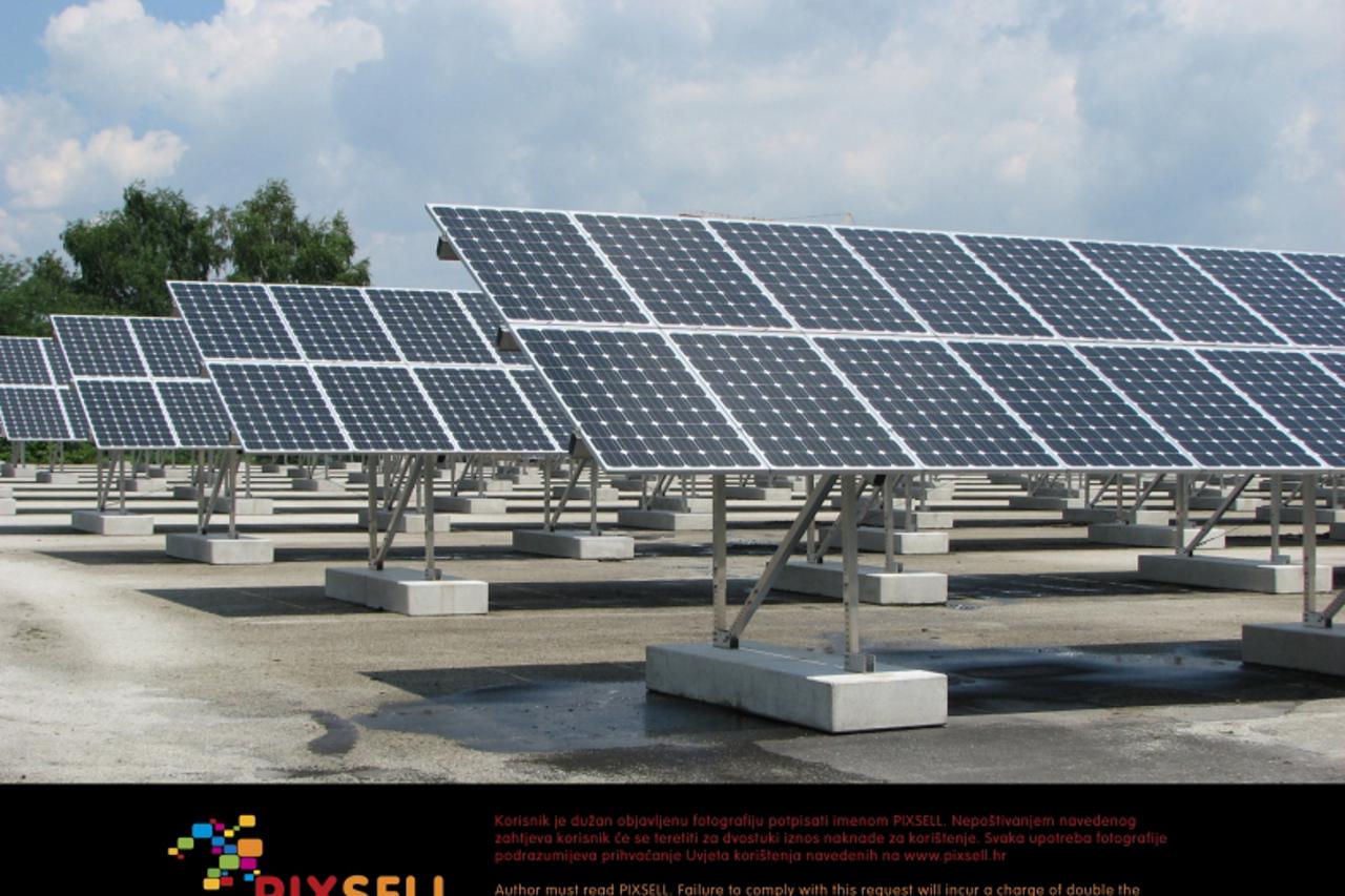 \'01.07.2010.,  Slavonski Brod - U Njemackoj se sve vise instalira solarnih centrala poput ove u Rastattu s oko 5000 komada solarnih panela ukupne snage oko 1,2 megavata.  Photo: Franjo Lepan/24sata\'