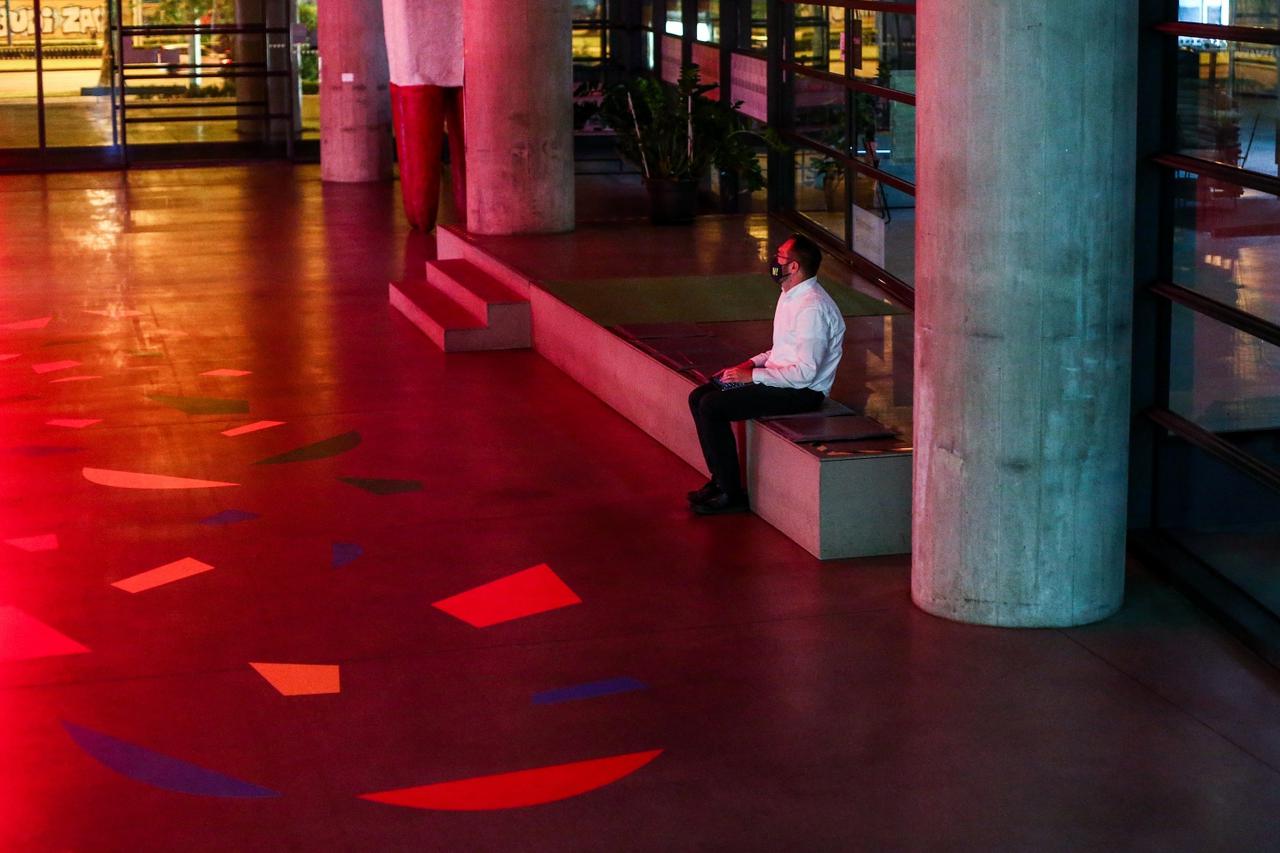 Zagreb: Tomsilav Tomašević povukao se u osamu s laptopom u svom izbornom stožer