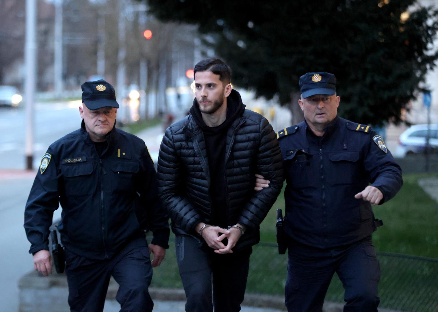 Na sudu istražni sudac odlučuje o određivanju istražnog zatvora koji je USKOK zatražio nakon ispitivanja. 