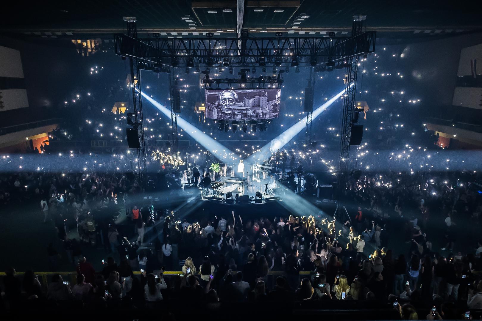 "Dečko iz Vinkovaca je najsretniji na svijetu. Hvala vam što činite moje snove mogućima", emotivno je priznao Jakov.