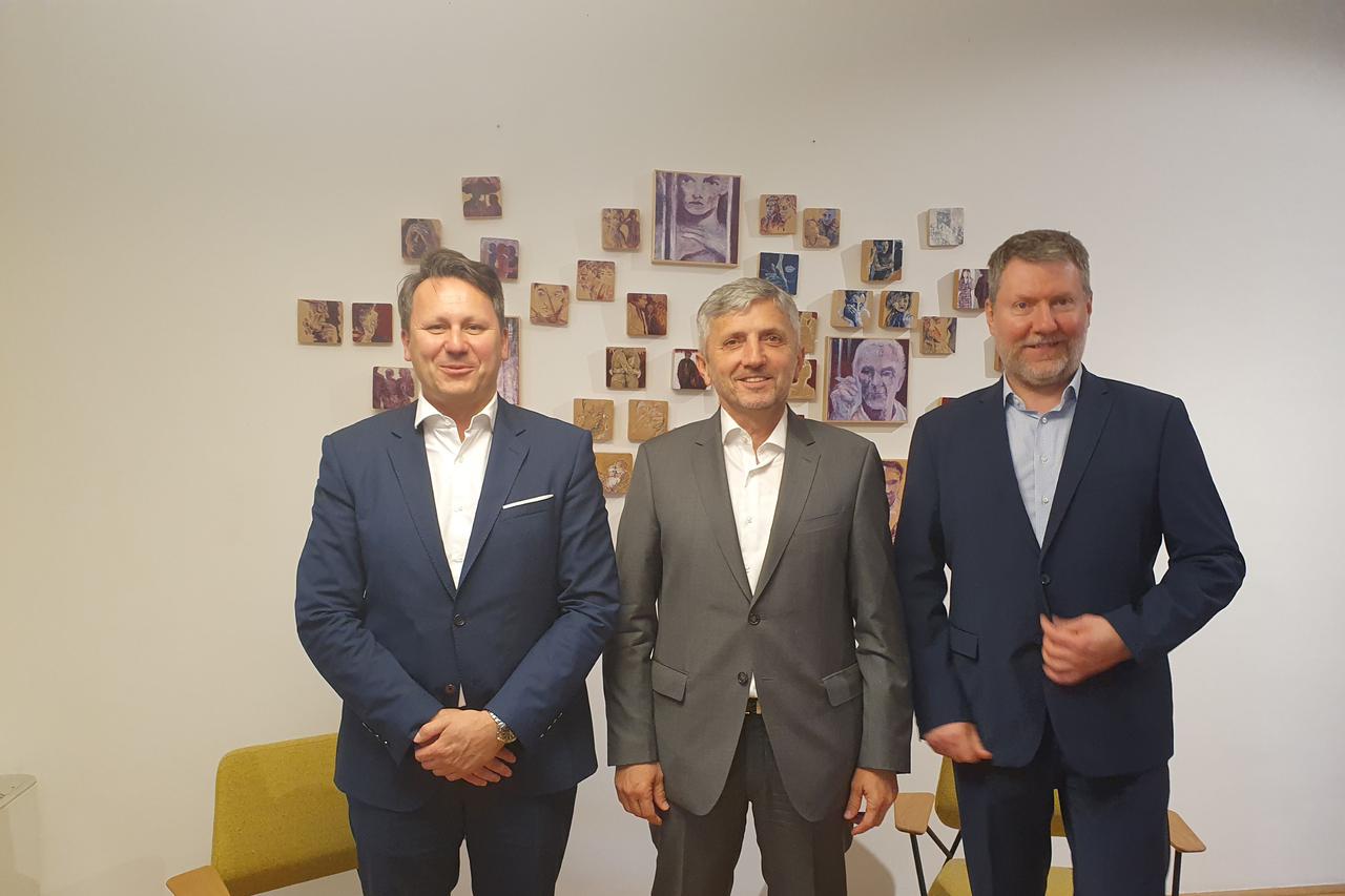Michal Senczuk, predsjednik uprave Studenca, Miljenko Golub, dosadašnji vlasnik Strahinjčice i Michał Halwa, član uprave Studenca za financije