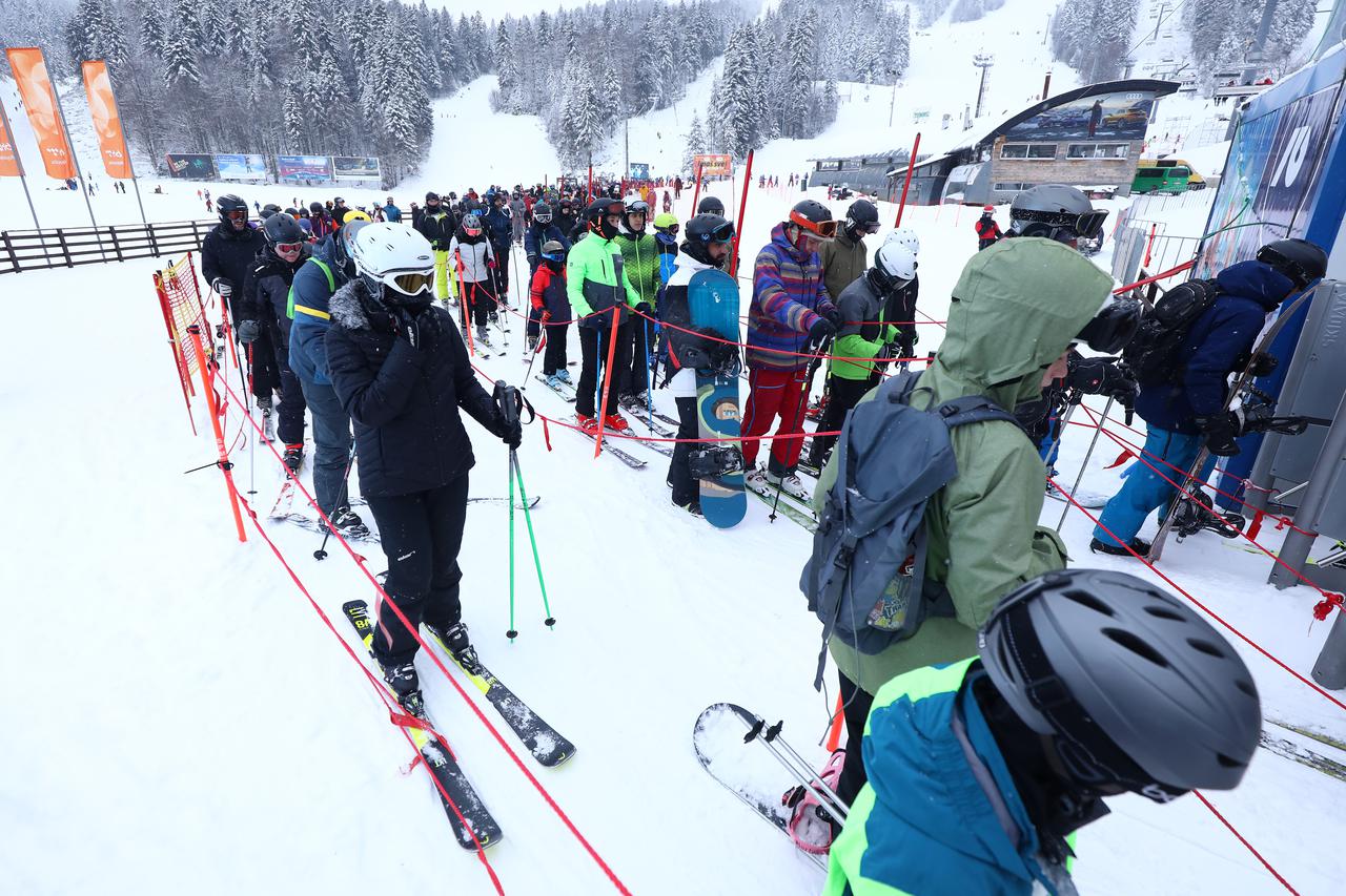 Sarajevo: Velike gužve na skijalištu na Bjalašnici