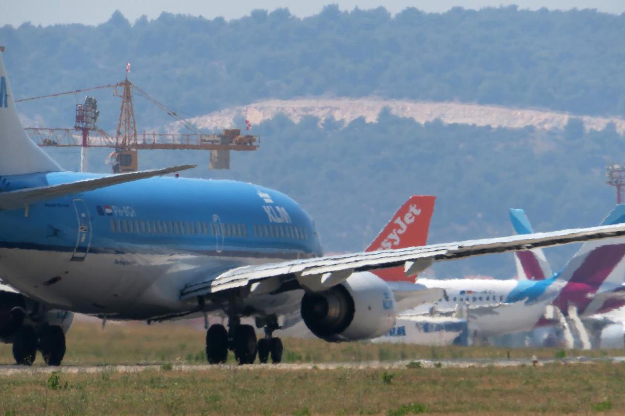 Zra?na luka Split ruši sve rekorde po broju putnika i temperaturi od 42,3 Celzijeva stupnja