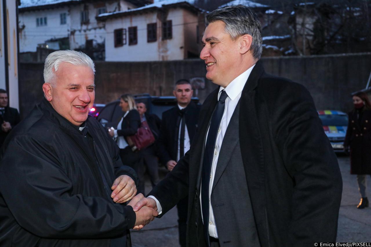 Zoran Milanović posjetio hrvatsku zajednicu u Janjevu i prisustvovao misi