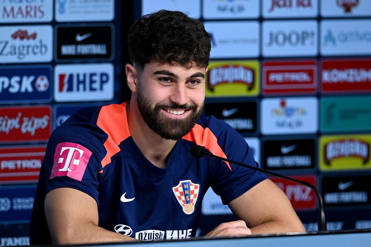 Neuruppin: Joško Gvardiol i Borna Sosa održali konferenciju za medije hrvatske nogometne reprezentacije