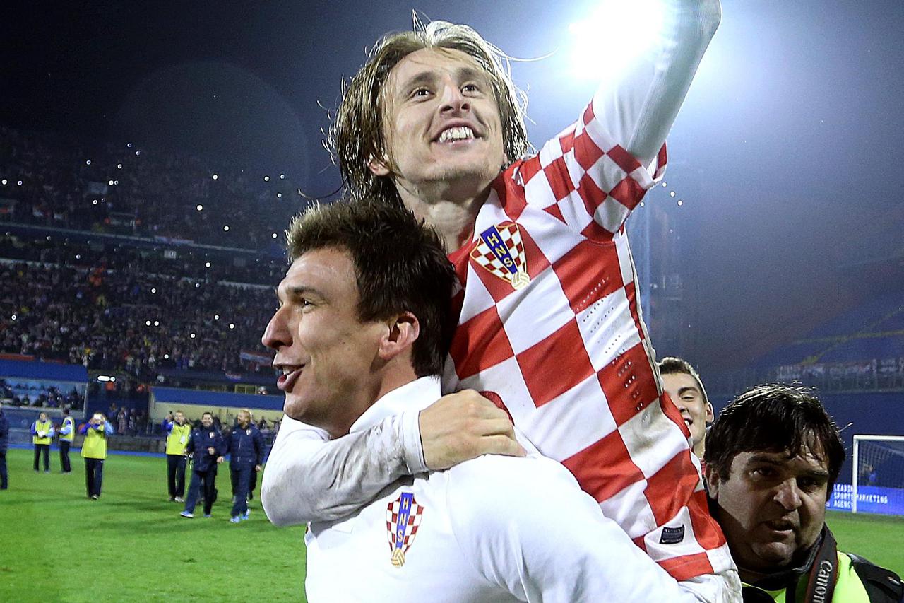 19.11.2013., stadion Maksimir, Zagreb - Dodatne kvalifikacije za SP 2014., Hrvatska - Island. Mario Mandzukic, Luka Modric.  Photo: Goran Stanzl/PIXSELL