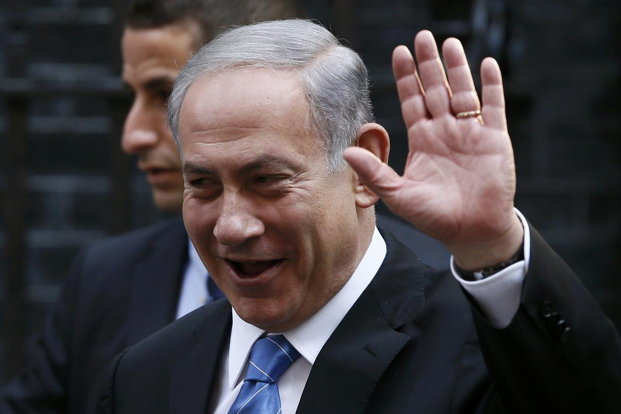 Israel's Prime Minister Benjamin Netanyahu leaves Number 10 Downing Street after meeting with Britain's Prime Minister David Cameron in London, Britain September 10, 2015. REUTERS/Stefan Wermuth