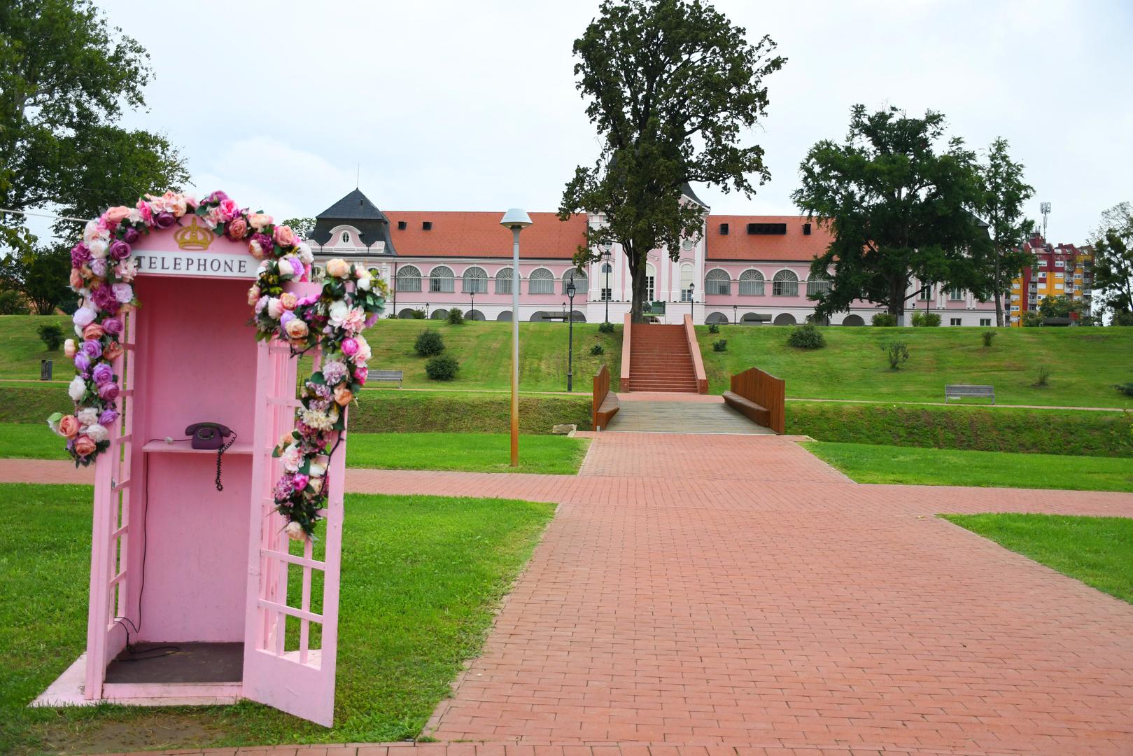 U središtu ovog grada nalazi se predivni dvorac Pejačević koji se smatra i jednim od najljepših u Hrvatskoj. Grad obiluje kružnim tokovima, a radi se o gradu....