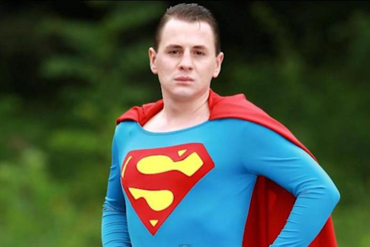 lažni Superman