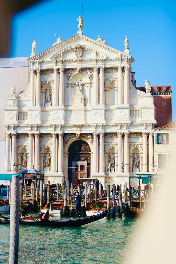 Ne zna se hoće li Venecija zadržati naknadu i nakon pokusnog razdoblja. Odluče li gradski čelnici zadržati tu politiku, prihod od naknada koristit će se za održavanje cesta, kanala i zgrada.