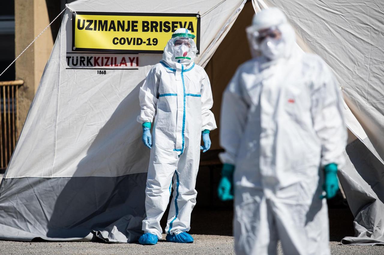 Drive-in testiranje na COVID-19 kod splitske bolnice Križine