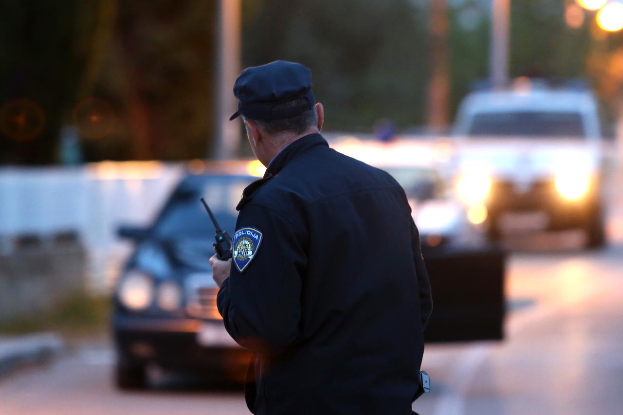 policija