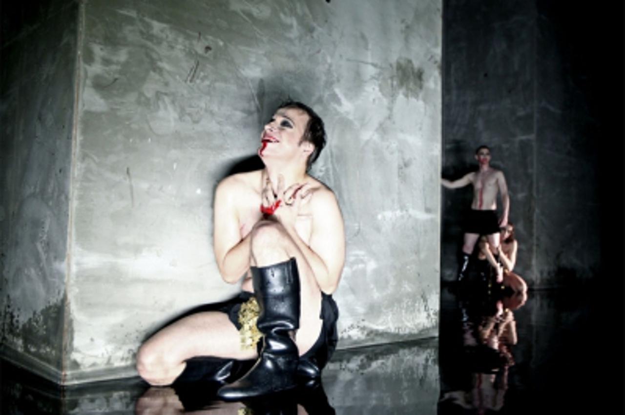 'KALIGULA02_nnn_kul_040110'