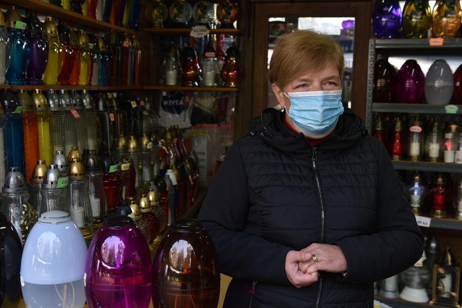 Zagreb: Prodaja cvijeća i svijeće uoči blagdana Svih svetih