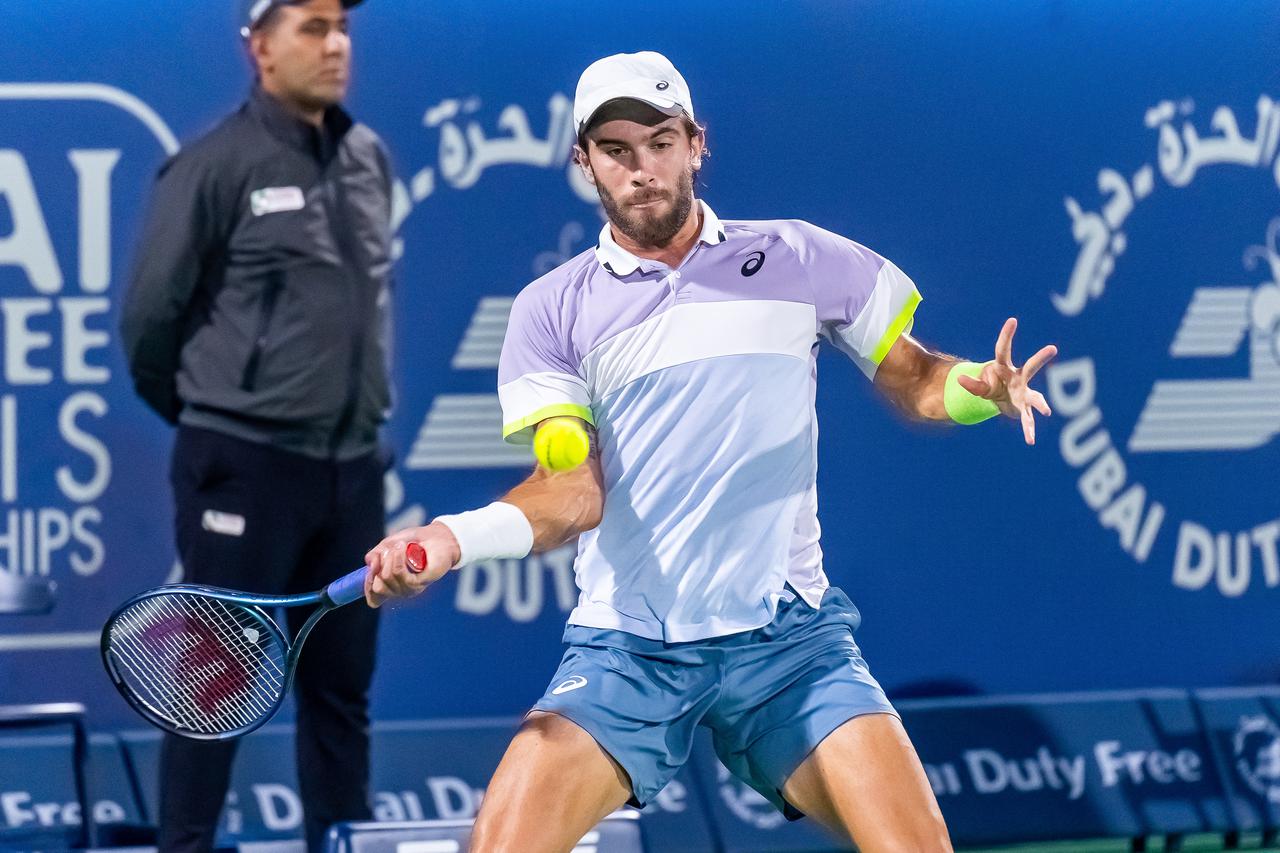 Victoire de Daniil Medvedev contre Borna Coric (6-3, 6-2) lors du tournoi de tennis Dubai Duty Free au Dubai Tennis stadium à Dubaï