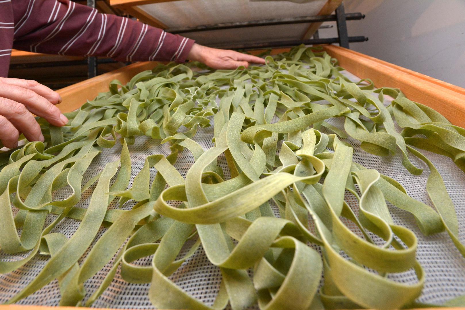 Tjestenina je mnogima čest izbor na meniju, brzo se skuha, a može se kombinirati s raznim sastojcima i umacima. 