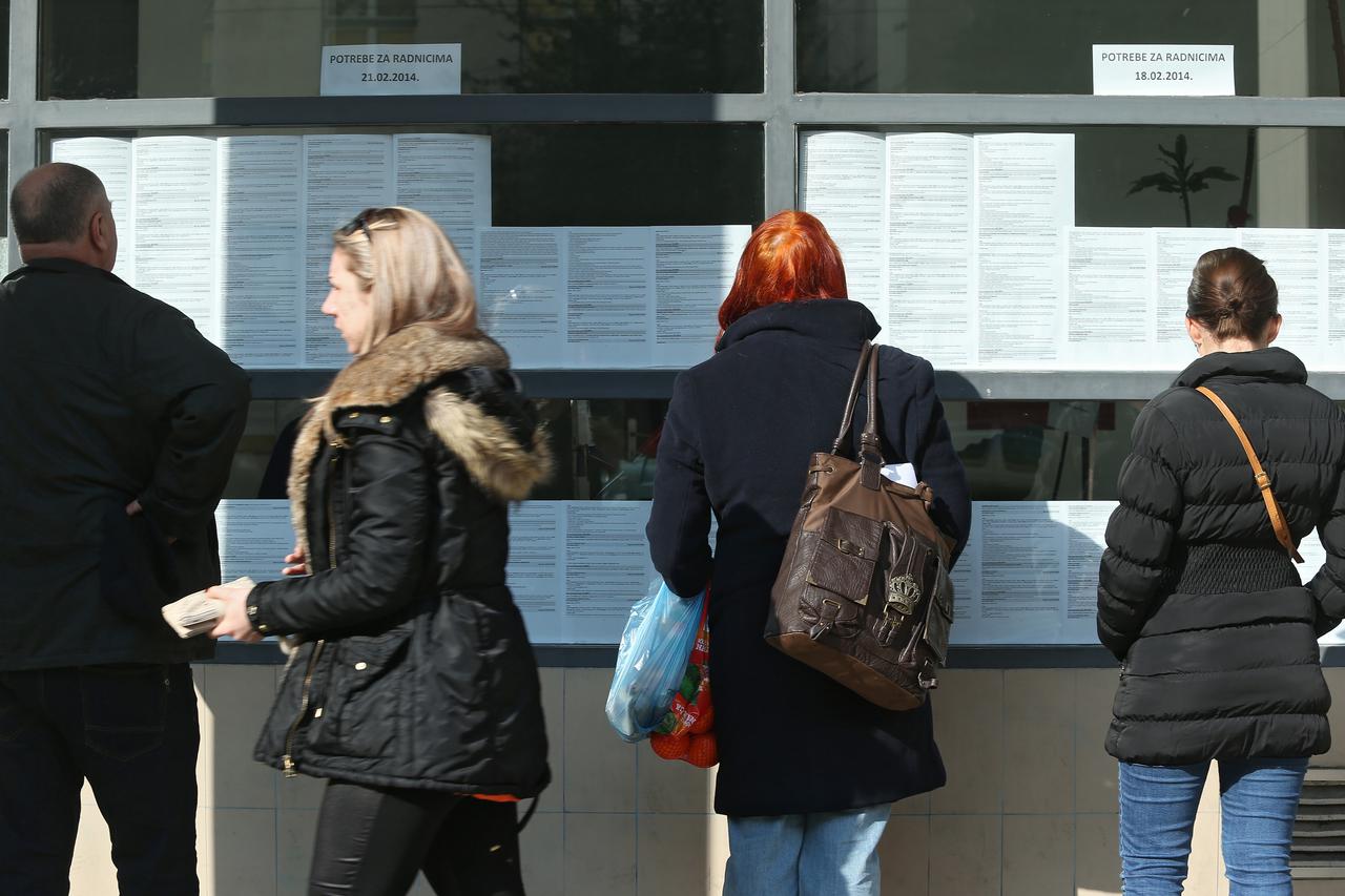 Zagreb: Ispred Hrvatskog zavoda za zapošljavanje svakodnevno je gužva