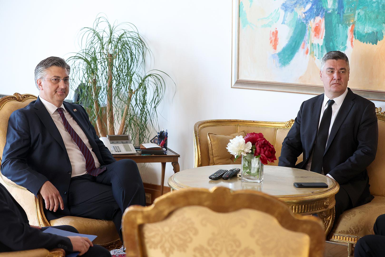 Novinari su na nekoliko trenutaka ušli u prostoriju gdje su sa svojim timovima bili Milanović i Plenković.