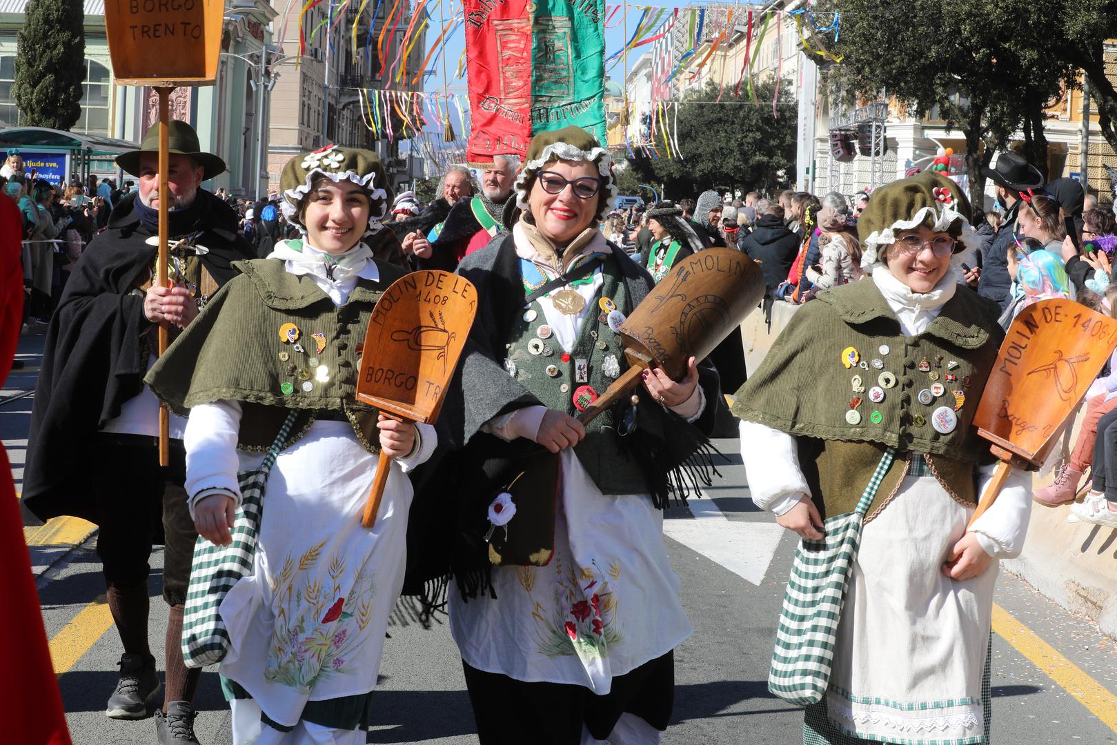 Upravo zato često biraju duhovite ili interaktivne kostime koji zahtijevaju reakciju okoline, poput slavnih parova iz povijesti ili crtića, detektiva Sherlocka Holmesa ili čak luckaste Harley Quinn. Blizanac je onaj gost na zabavi koji će razgovarati sa svima, neprestano objavljivati fotografije na društvenim mrežama i flertovati bez zadrške, čak i ako je došao u pratnji. Njegova misija je zabaviti se i povezati sa što više ljudi, a savršen kostim je njegovo najjače oružje.
