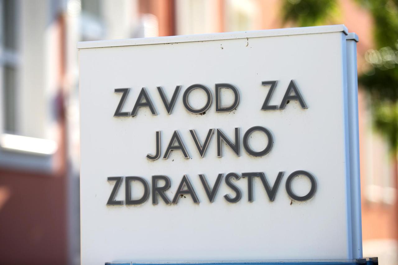 Šibenik: Građani čekaju na cijepljenje protiv gripe