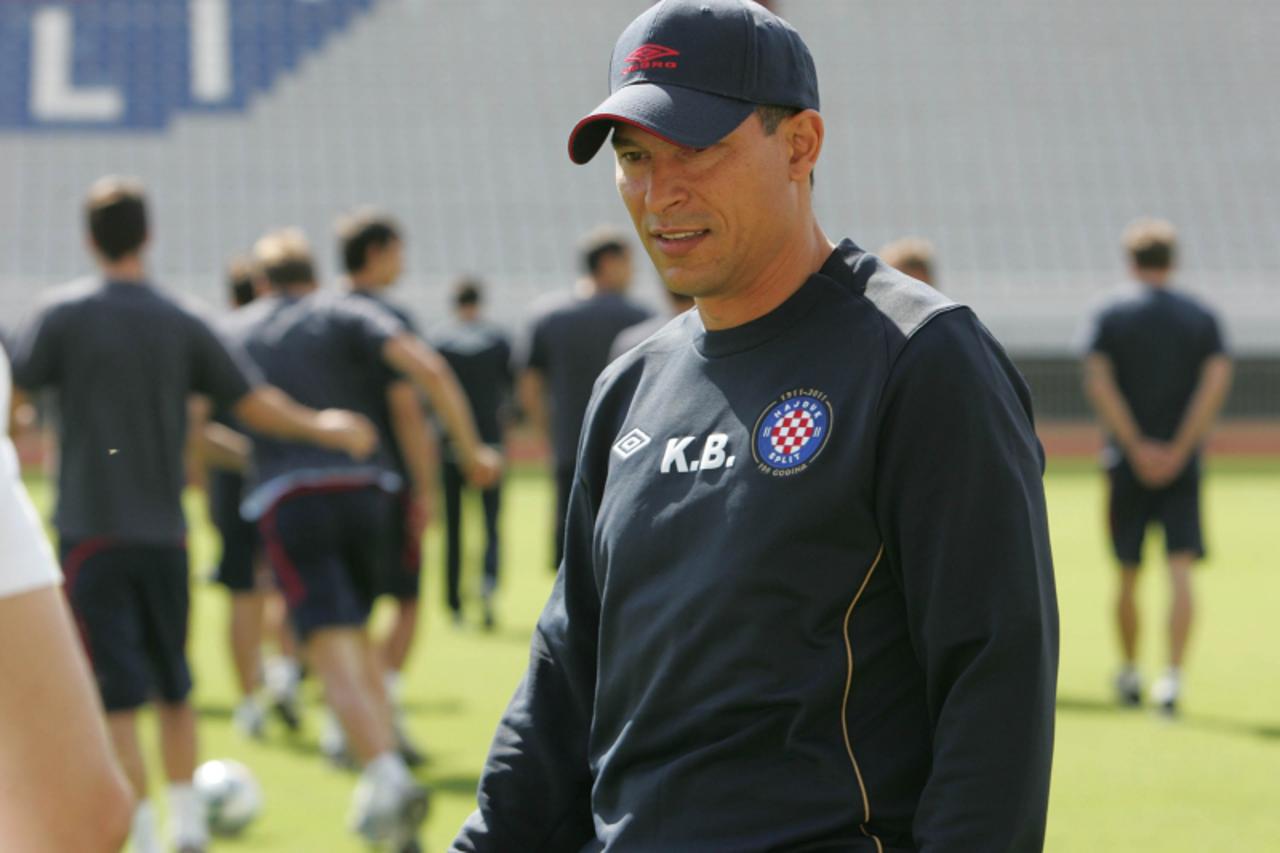 'Split.11.06.2011. Kasimir Balakov odradio je s igracima Hajduka prvi trening nakon dolaska u klub.Za pocetak je zajedno s njima trcao nekoliko krugova oko travnjaka. Photo: Ivo Cagalj/PIXSELL'