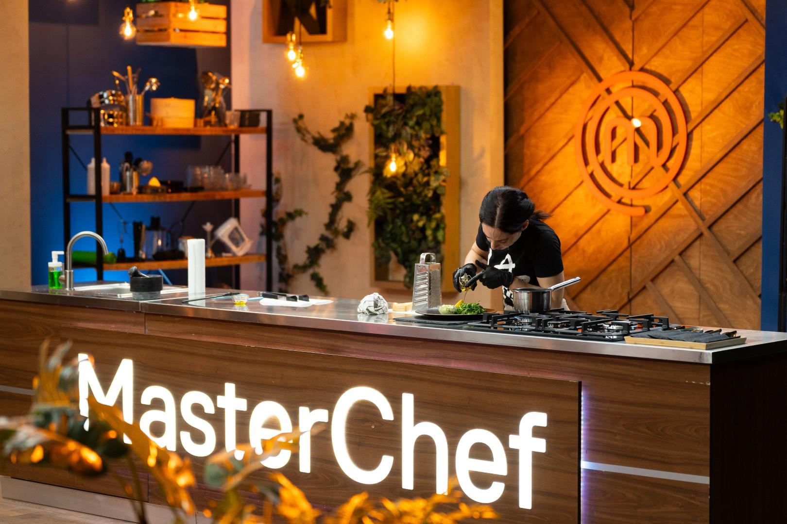 No, samo će jednom kandidatu to zaista i poći za rukom, a njihove prve tanjure, kulinarske anegdote te uspone i padove vidjet ćemo već u prvom tjednu emitiranja MasterCefa. Tko će uspjeti osvojiti povjerenje žirija i domoći se dragocjene pregače ne propustite pratiti od ponedjeljka, 15. rujna na Novoj TV!