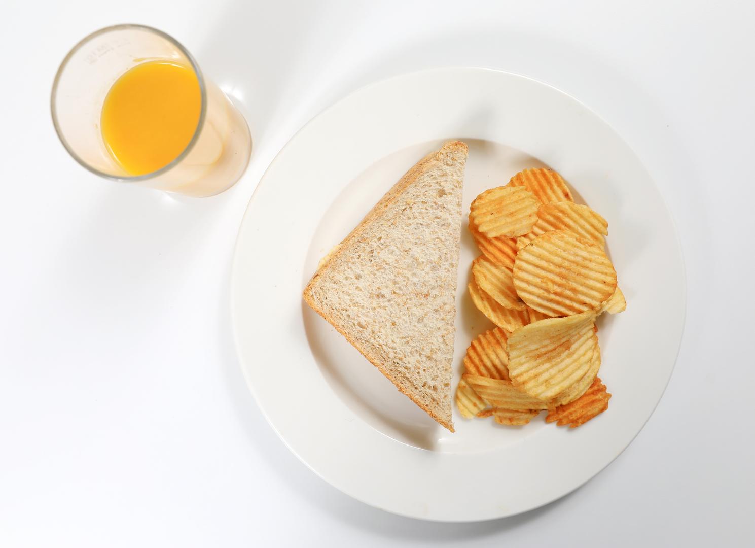 Metabolizam je usporeniji nakon što kročite u tridesete godina života, a potrebno je stoga i prilagoditi i promijeniti svoju prehranu. Sve ono što se mogli bez ikakvih problema konzumirati prije 30., sada možda više ne biste trebali. Bar ne u istim količinama...