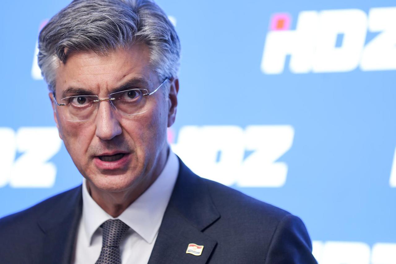 Zagreb: Andrej Plenković daje izjavu medijima