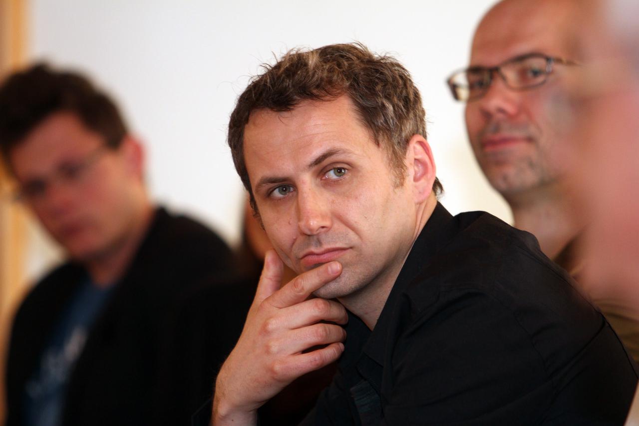 07.04.2014., Rijeka - Predstavljanje premijerne predstave Aleksandra Zec HKD Teatra u reziji Olivera Frljica, odrzano je u salonu Grada, gdje su pored autora bili prisutni gradonacelnik Vojko Obersnel, procelnik Grada za kulturu Ivan Sarar, dramaturg Mari