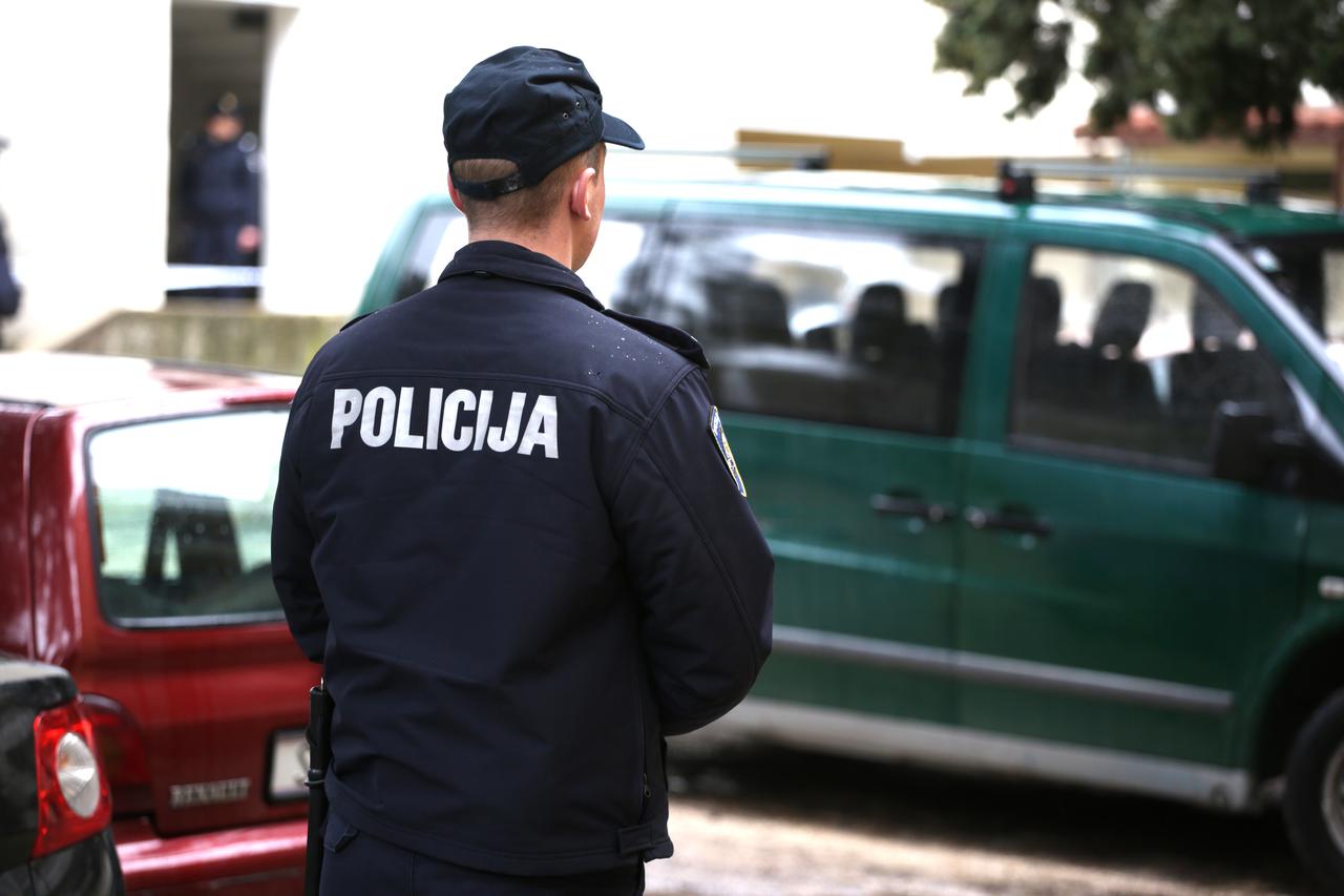 Policija