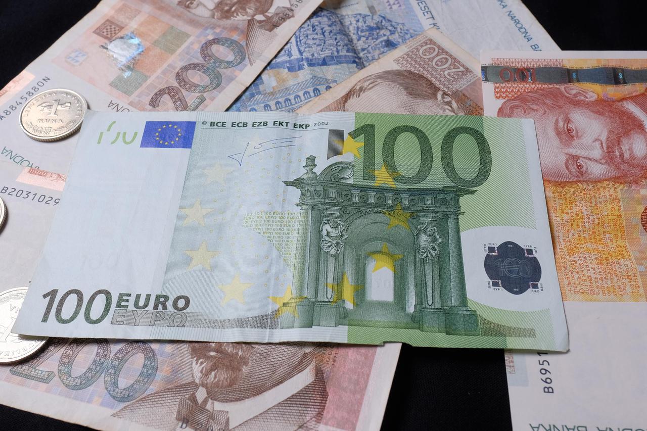 Kuna će biti zamijenjena eurom po fiksnom tečaju konverzije koji iznosi 7,53450 kuna za 1 euro