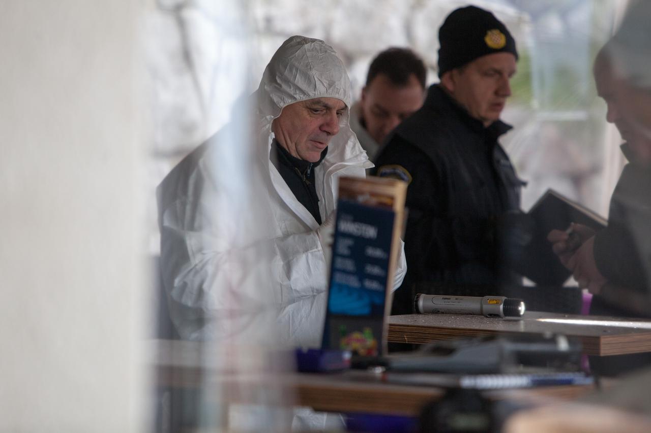 23.01.2015. Srdoci - Nocas, u vremenu izmedu dva i cetiri sata na terasi ugostiteljskog objekta Khala bar u Ulici Miroslava Krleze u centru Srdoca u Rijeci doslo je do eksplozije. Nagada se da je na terasu  bacena eksplozivna naprava, a sto se tocno dogod