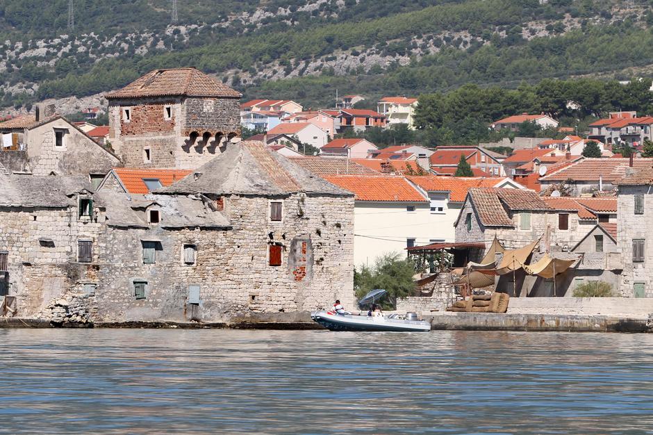 Igra prijestolja Kaštel gomilica