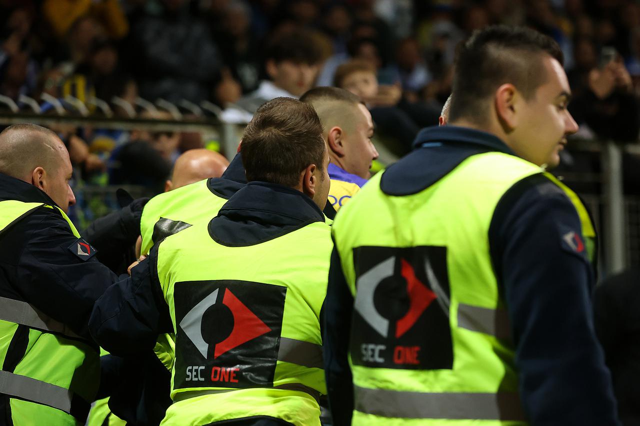 Zenica: Navijač u BiH upao na teren i ‘nasrnuo’ na Ronalda