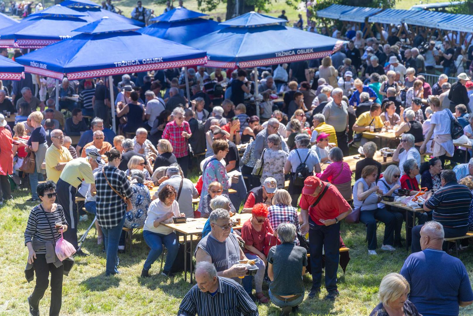 Tim povodom, mnogi su gradovi organizirali proslave te dijele besplatan grah, ali i drugu hranu. (Osijek)