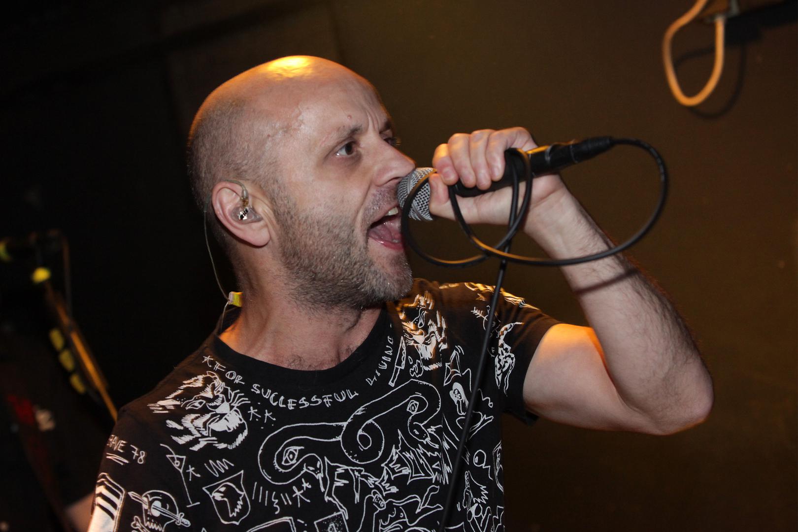 Paralelno, Kekin se okušao u solo karijeri s albumima poput "Kuća bez krova" (2018.), baveći se osobnijim temama. Glumio je u serijama "Bitange i princeze" i "Zakon!", te filmovima poput "Dražen". 