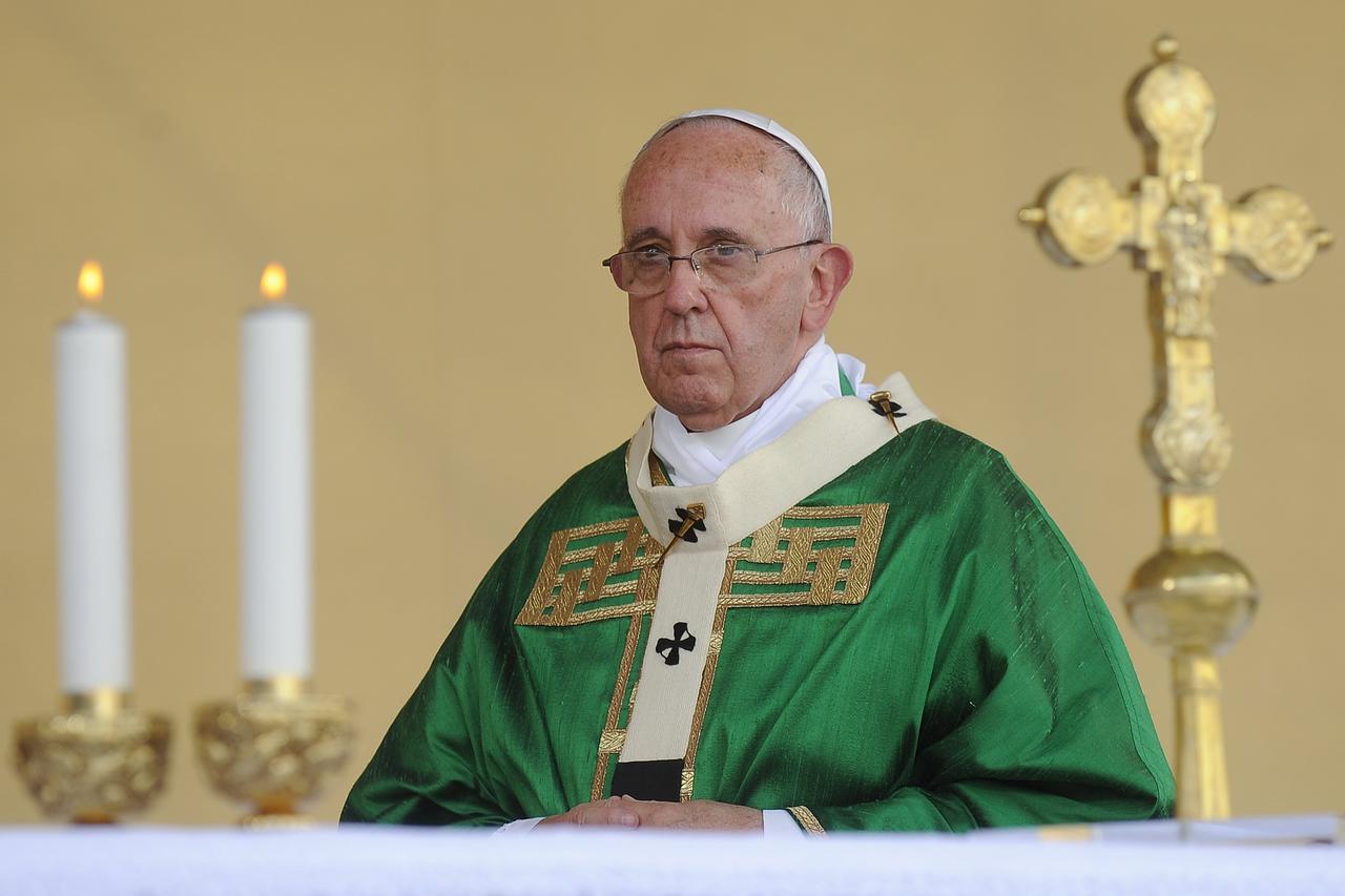 Pope Francis leads a mass during a two-day pastoral visit in Turin, Italy, June 21, 2015. REUTERS/Giorgio Perottino