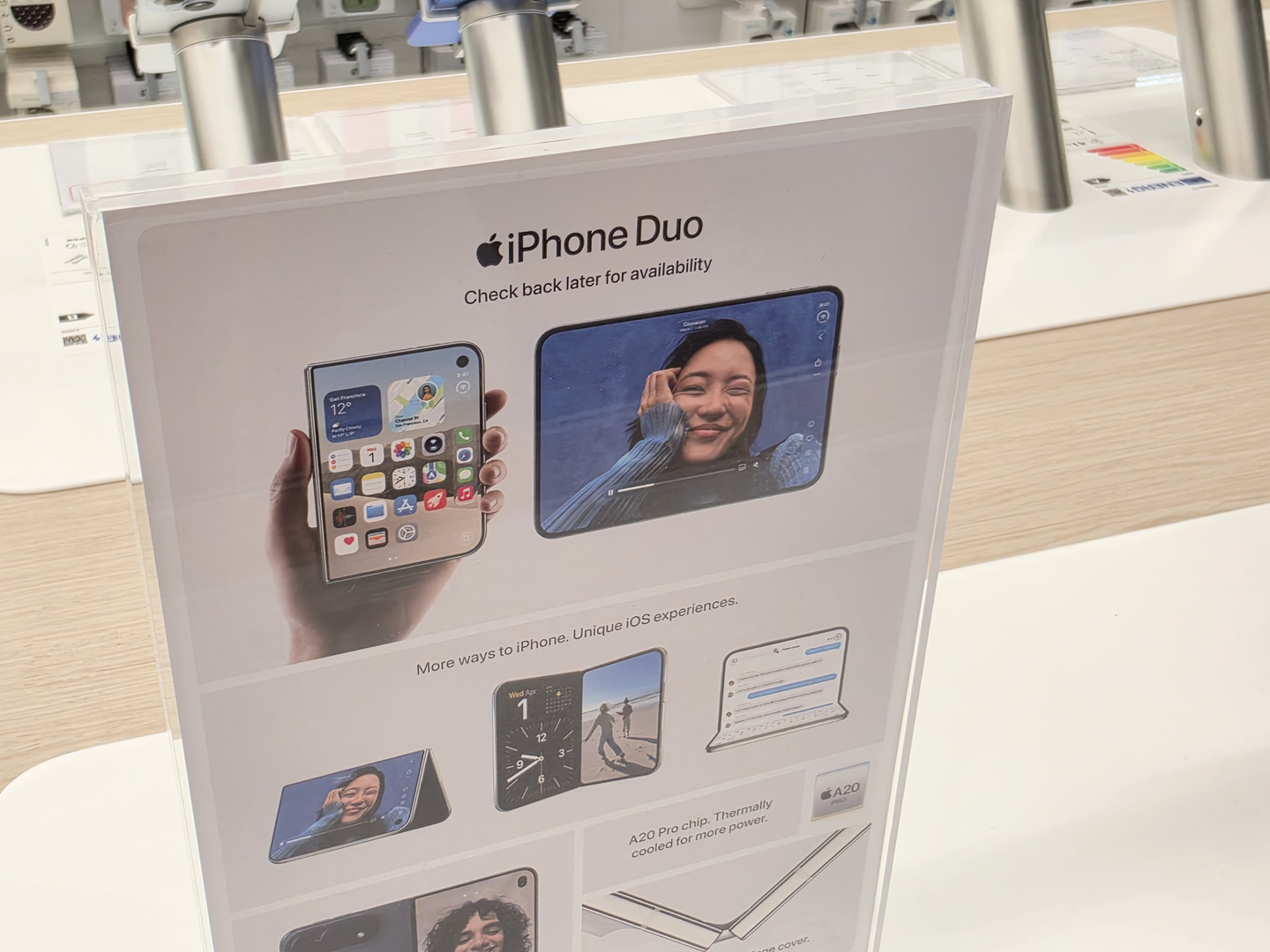 Za mjesec dana očekuje se dolazak i novog iPhone Duo mobitela – prvi Appleov pametni telefon s preklopnim ekranom. Njemu bi cijena  trebala biti još puno viša od modela iPhone 18 pro Max...