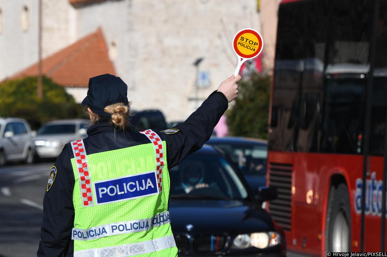 Policijska akcija usmjerena na pješake i vozila provodi se tijekom jutra na području Šibenika
