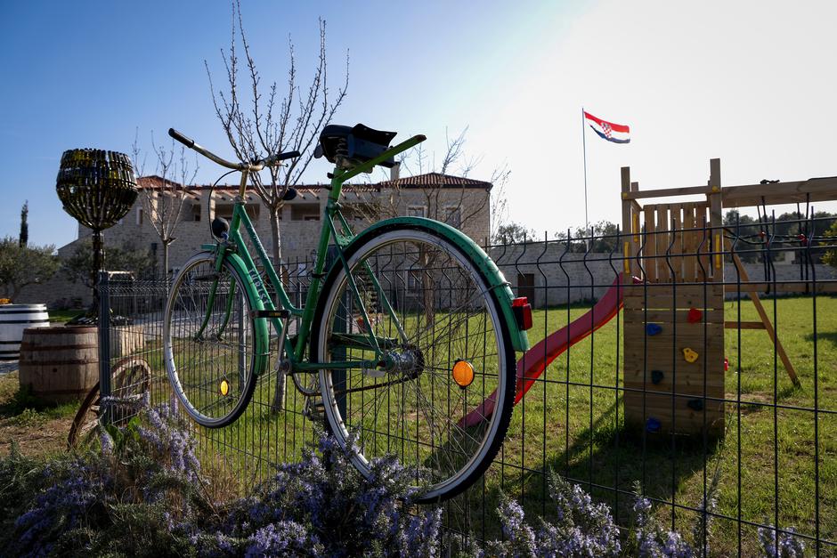 Pakoštane: Vinarija Karaba