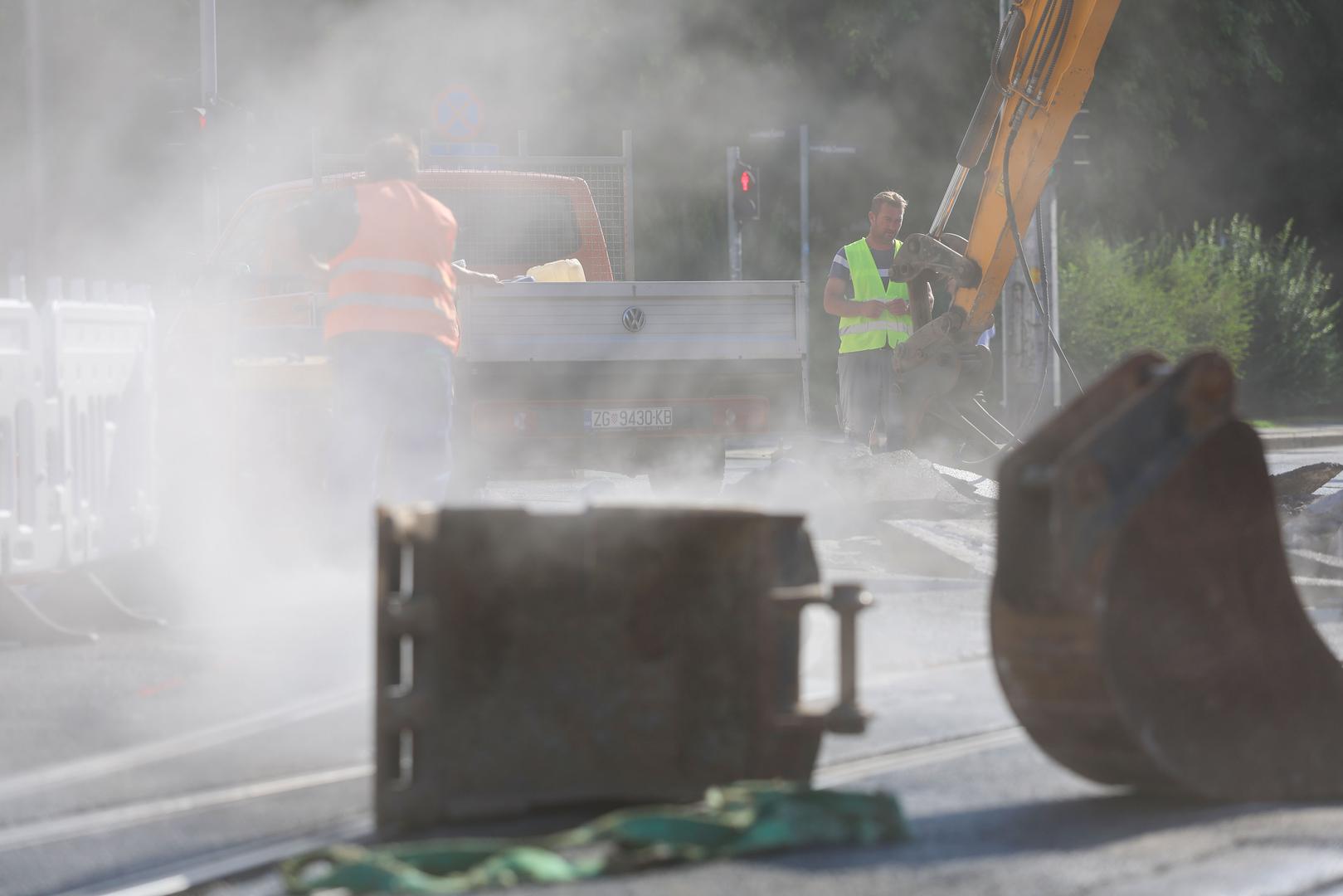 Zbog radova, koji će trajati do 15. kolovoza, za promet je zatvoren prolaz Šubićevom ulicom u smjeru sjever – jug i obratno, a vozila se preusmjeravaju obilaznim pravcima prema privremenoj regulaciji prometa.