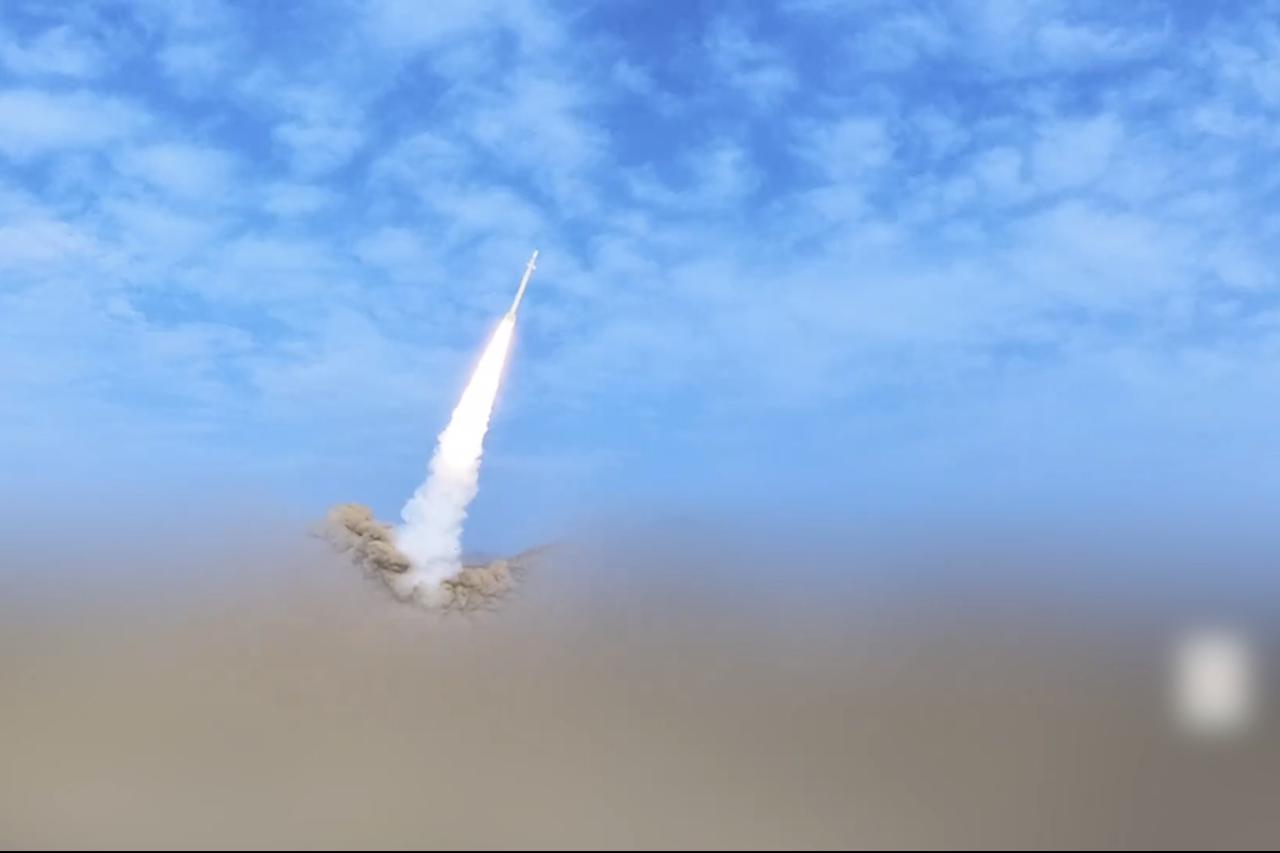 Hipersoni?ni projektil lansiran iz pustinjskog podru?ja u Jemenu