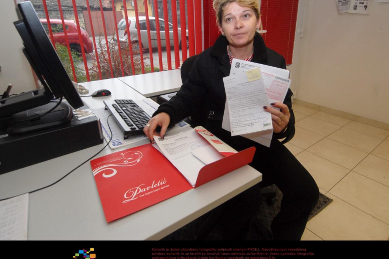 '25.11.2011., Bjelovar - Radnica bjelovarske ljevaonice Stefica Markovic pozalila kako je zakinuta u svojim radnickim pravima, odnosno ogorcena je na tvrtku ljevaonicu koja ju ne pusta niti na godisnj